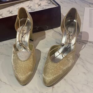 Gold Pumps Christmas Outfit